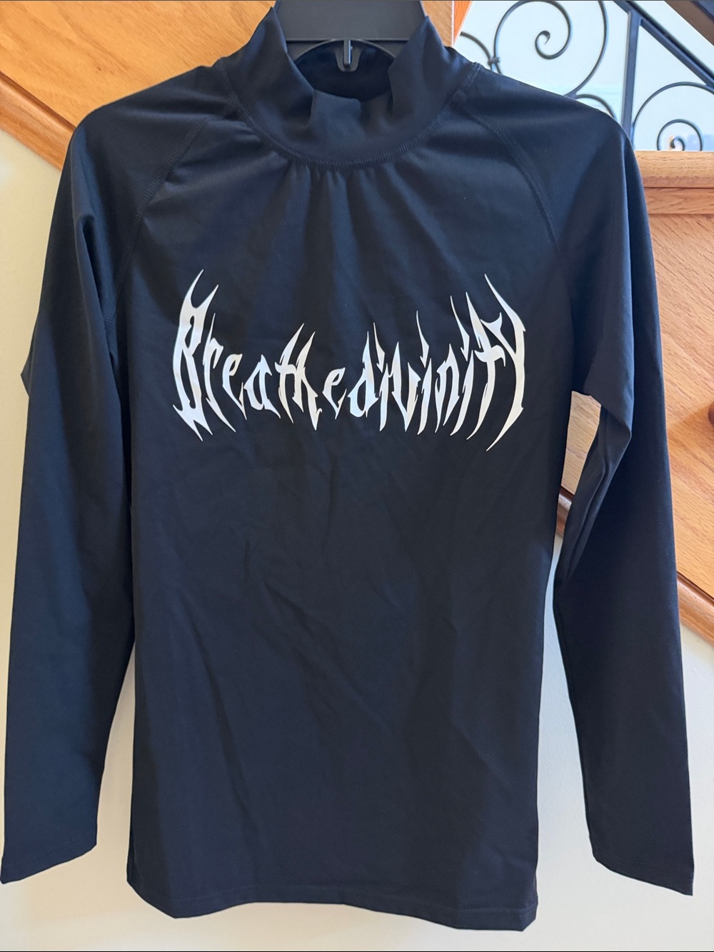 Breathe Divinity Black Long-Sleeve Rash Guard Top - Size Large New